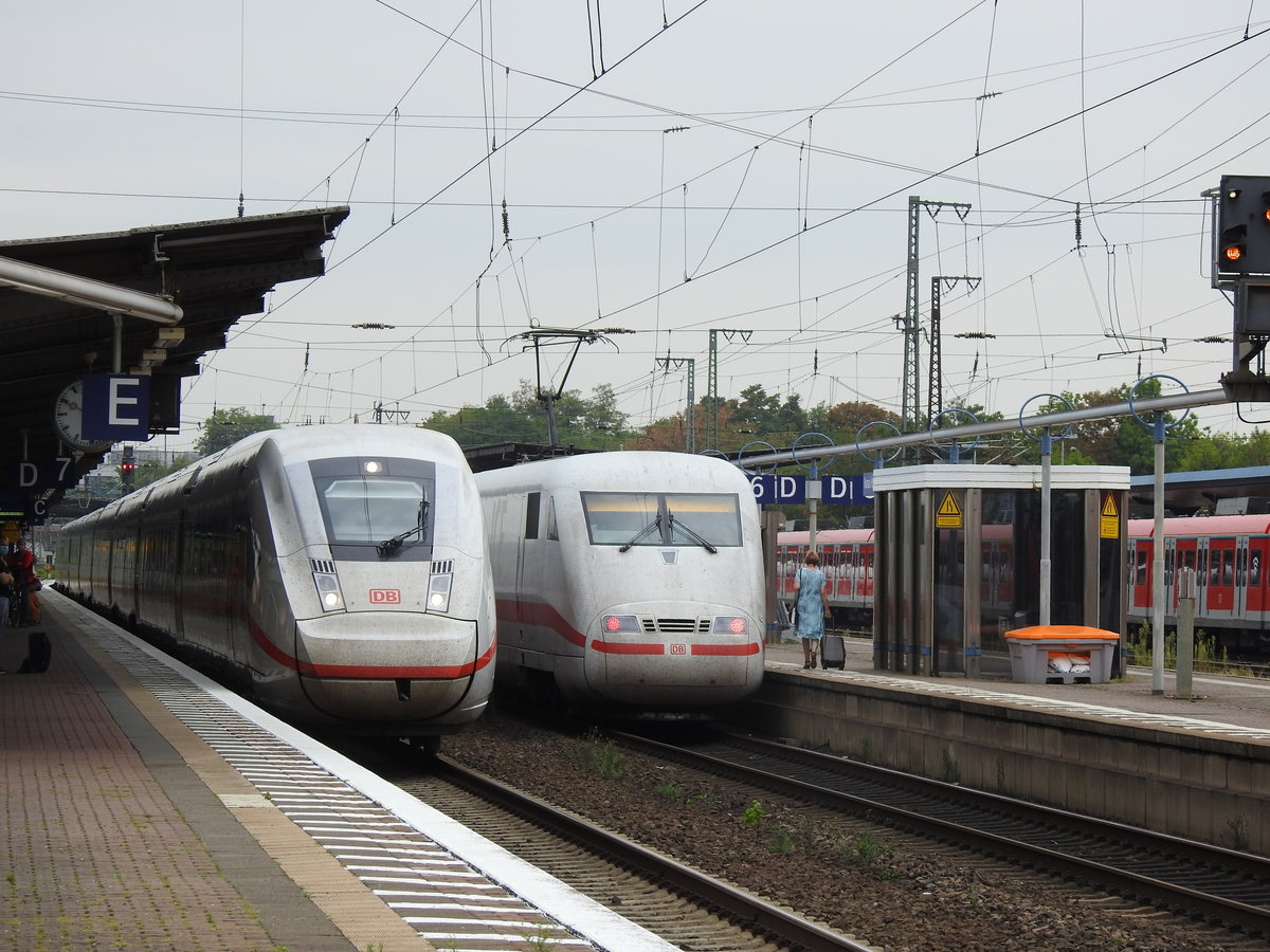 In Hanau HBF begegneten sich dies 2 Schienenflitzer bei der Durchfahrt am 14.08.2020