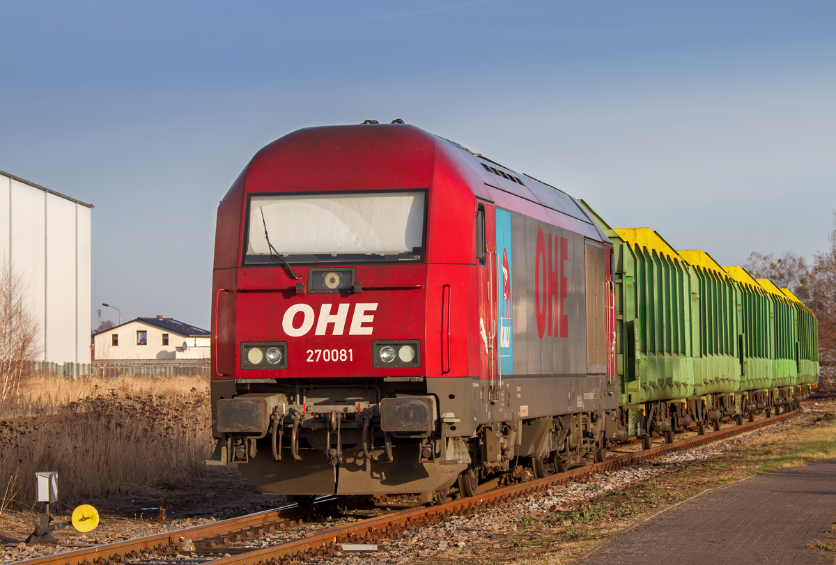 In der Handweiche 10 des Bahnhofs Torgelow abgestellte OHE Lok. - 03.01.2014