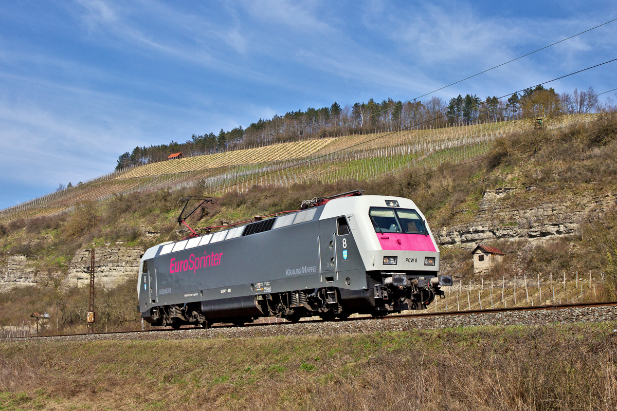 In Himmelstadt fährt die ES 64 P 001  PCW 8 vorüber.Bild vom 14.3.2016