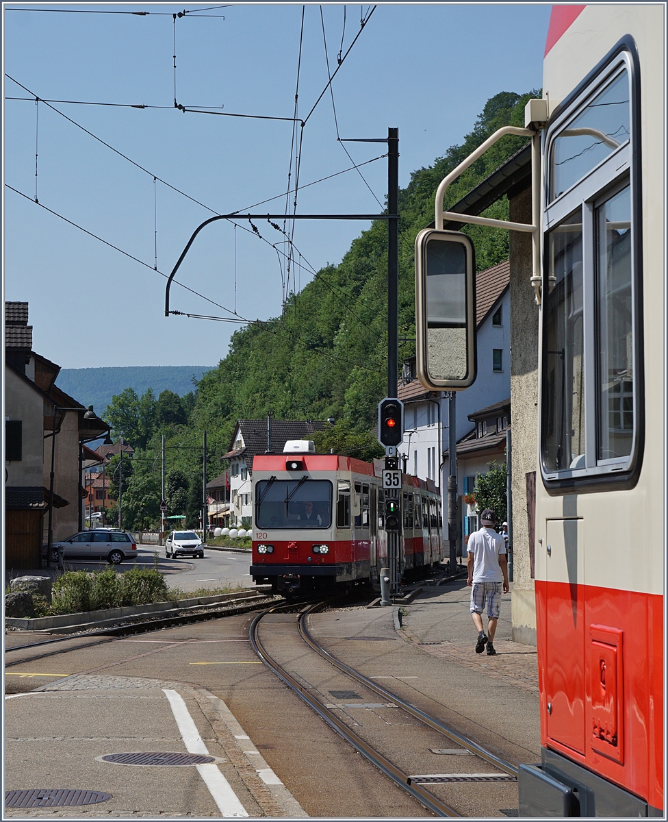 In Hölstein kreuzen sich die halbstündliche verkehrenden Waldenburgerbahn-Züge.
22. Juni 2017

