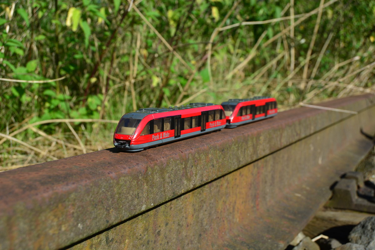 In Jerichow ist mit Bahnverkehr noch nicht ganz Schluss. Denn am 31.7.2017 fuhren noch 2 640er in Jerichow ein.

Jerichow 31.07.2017