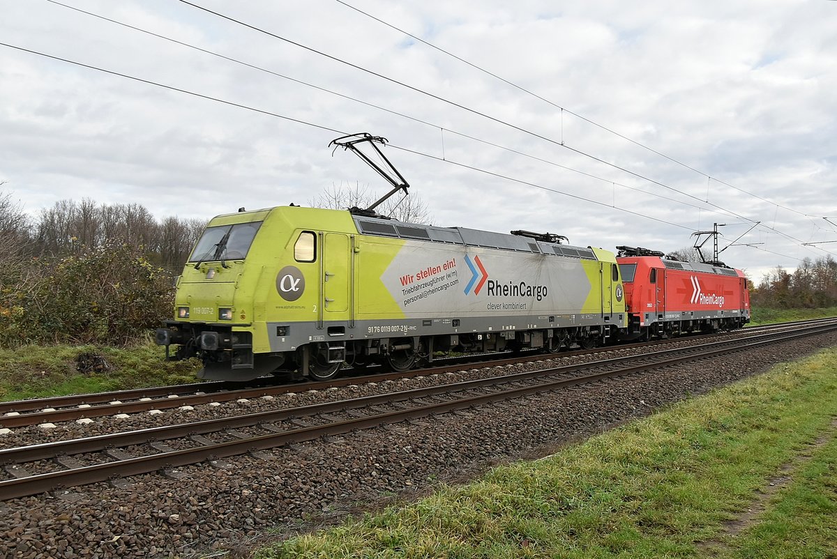 In Kaarst Broicherseite ist die RHC mit zwei Loks LZ unterwegs gen Osterath. Samstag 1.12.2018
