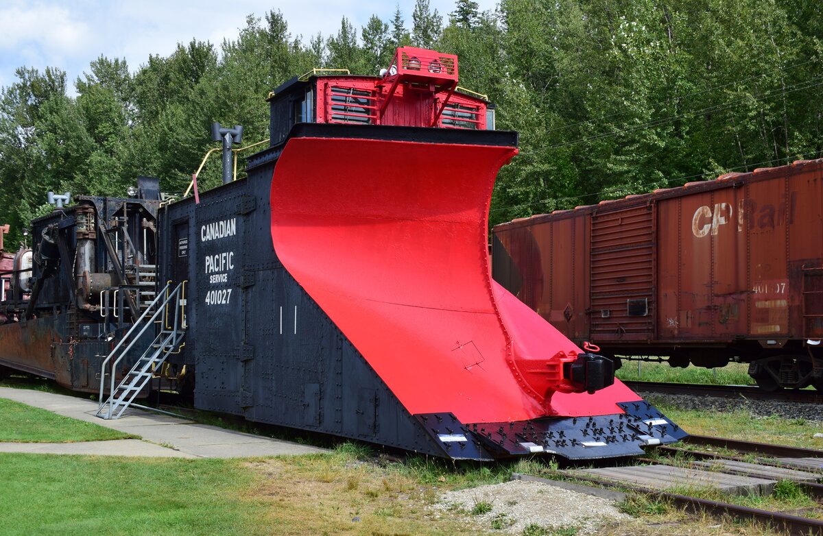 In Kanada gehört ein Schneepflug zur Sammlung eines Eisenbahn Museums dazu. In Revelstoke steht der Schneepflug 401027 im Eisenbahn Museum abgestellt.

Revelstoke 27.08.2022
