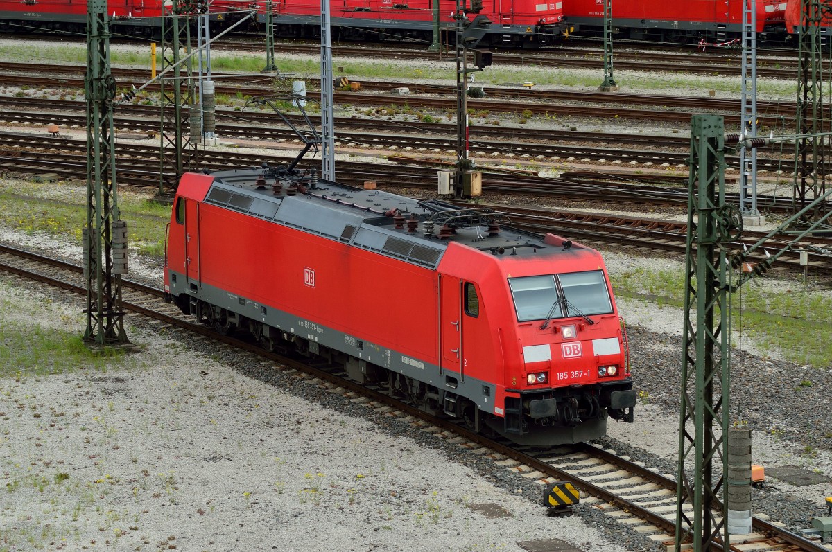 In Maschen ist hier die 185 357-1 zu sehen.....am Samstag den 9.5.2015