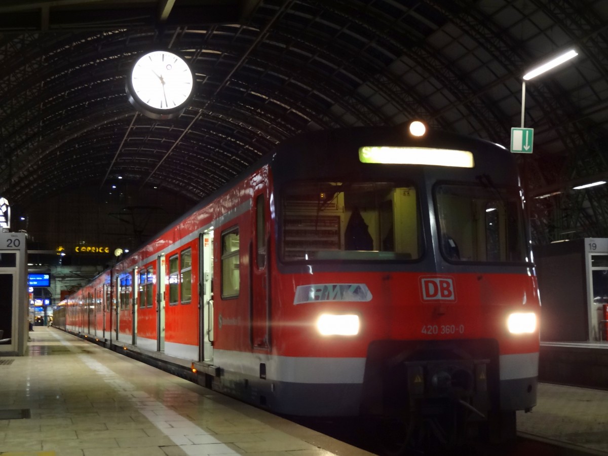 In der Nacht auf den 31.5.14 stand 420 360 im Frankfurter Hauptbahnhof abgestellt. 
Viele Grüße an den freundlichen Lokführer! :)