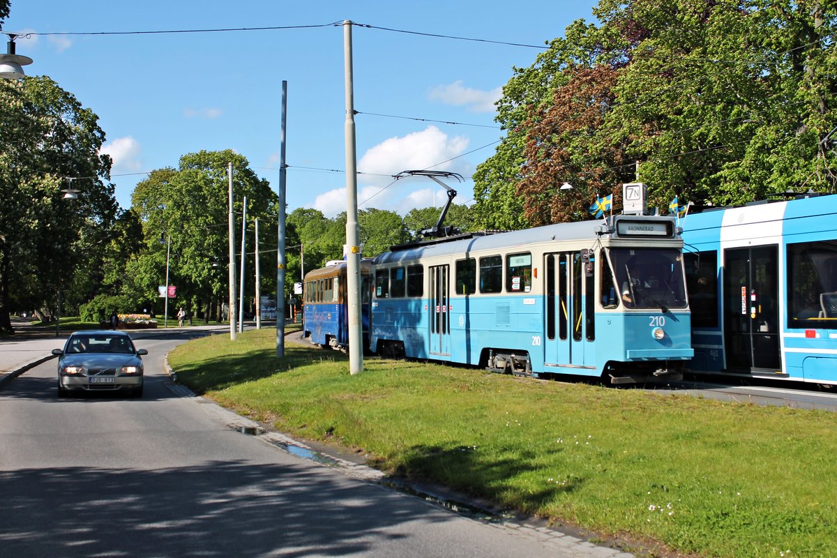 In der Nähe des Abba-Museum, fuhr am 03.06.2015 der historische SL 210 als Sonderfahrt auf der Linie 7N nach Abonnerad.