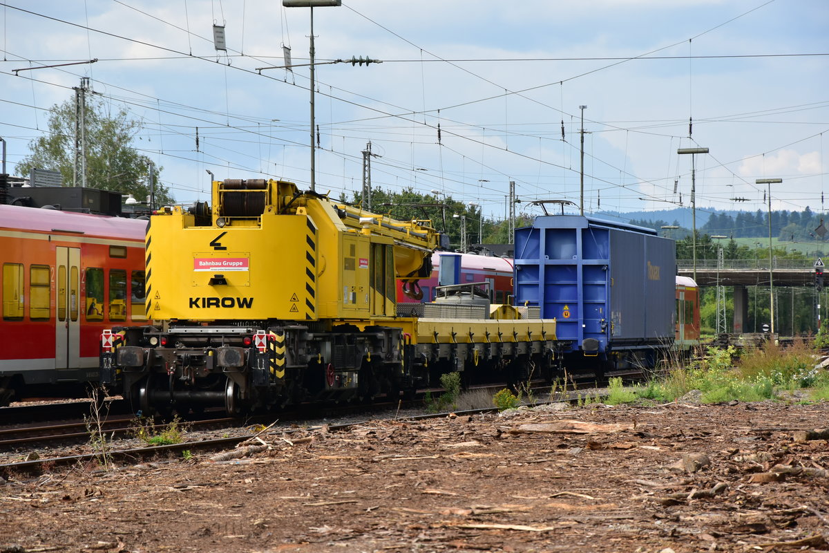 In Neckarelz steht schon seit einigen Tagen dieser Kirow-Kran abgestellt, ich habe ihn am Samstag den 2.9.2017 von der Güterstraße aus abgelichtet.