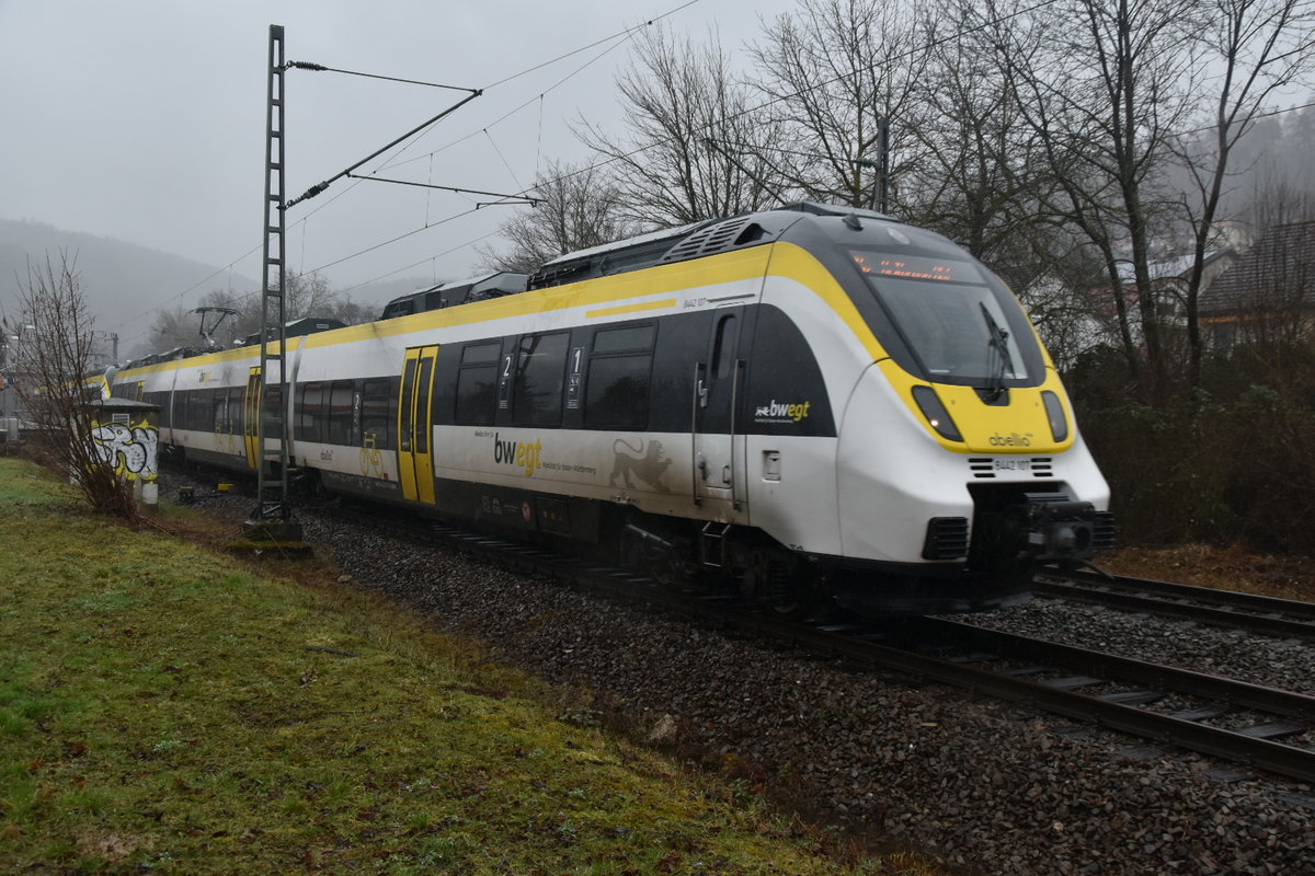 In rascher Fahrt durchquert ein RE 10a von Abellio Neckargerach bei denkbar schlechtestem Wetter gen Heilbronn Hbf. 24.2.2020