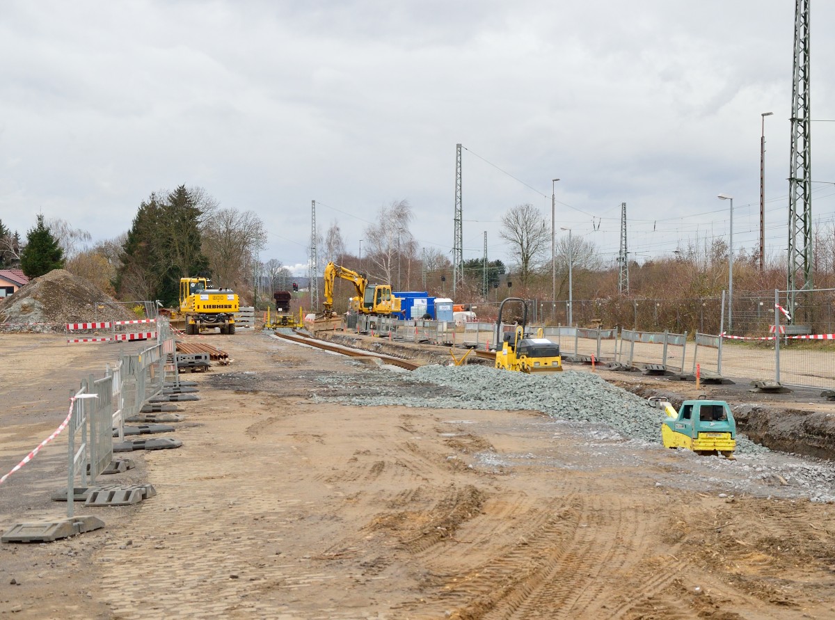 In Rommerskirchen im ehemaligen Bereich des Freiladegleises wird zur Zeit wieder ein eben solches neu gebaut. Nach dem mir Dennis Fiedler diesen Tipp gab, bin ich heute mal hin gefahren und habe einige Bilder davon gemacht.8.2.2014