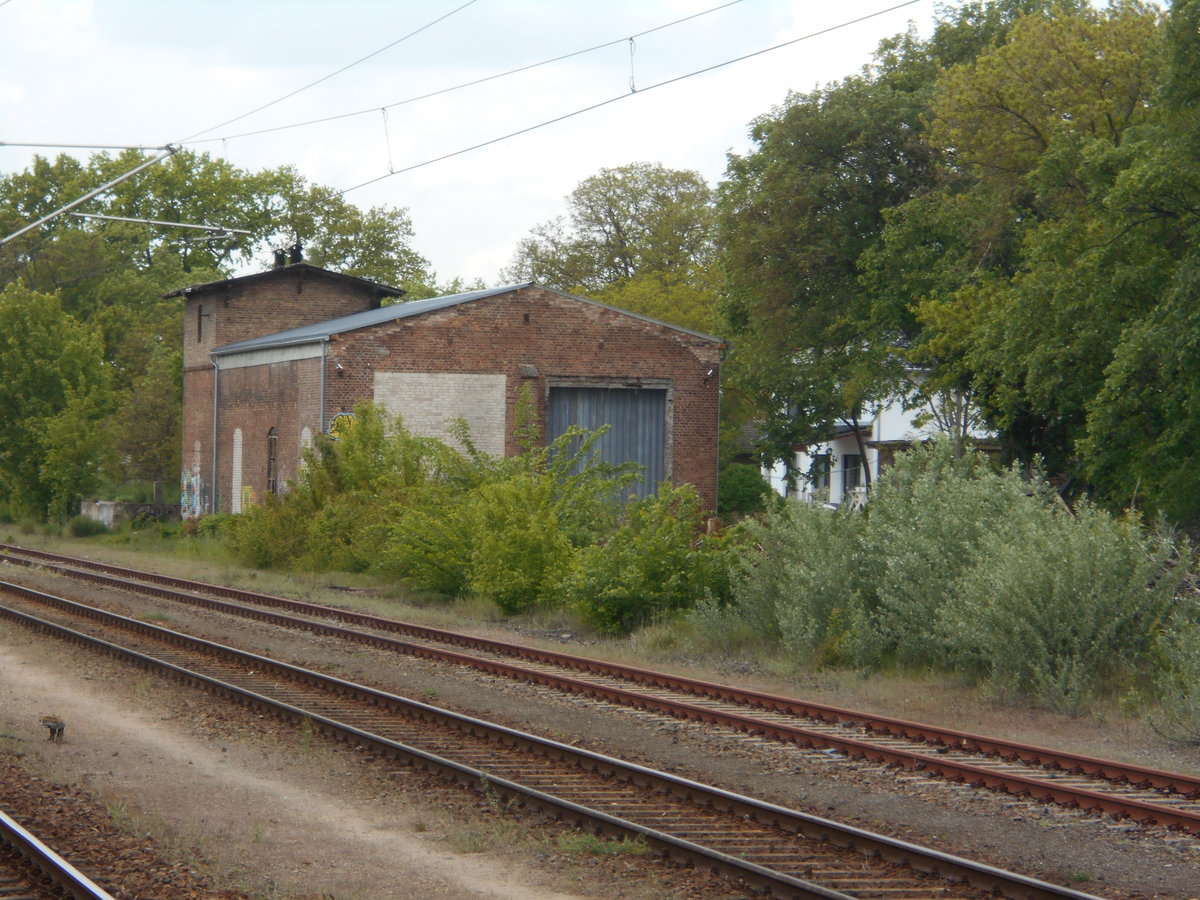 In Schwedt(Oder) steht noch der alte,ungenutzte Lokschuppen noch.Aufgenommen am 01.Mai 2019.