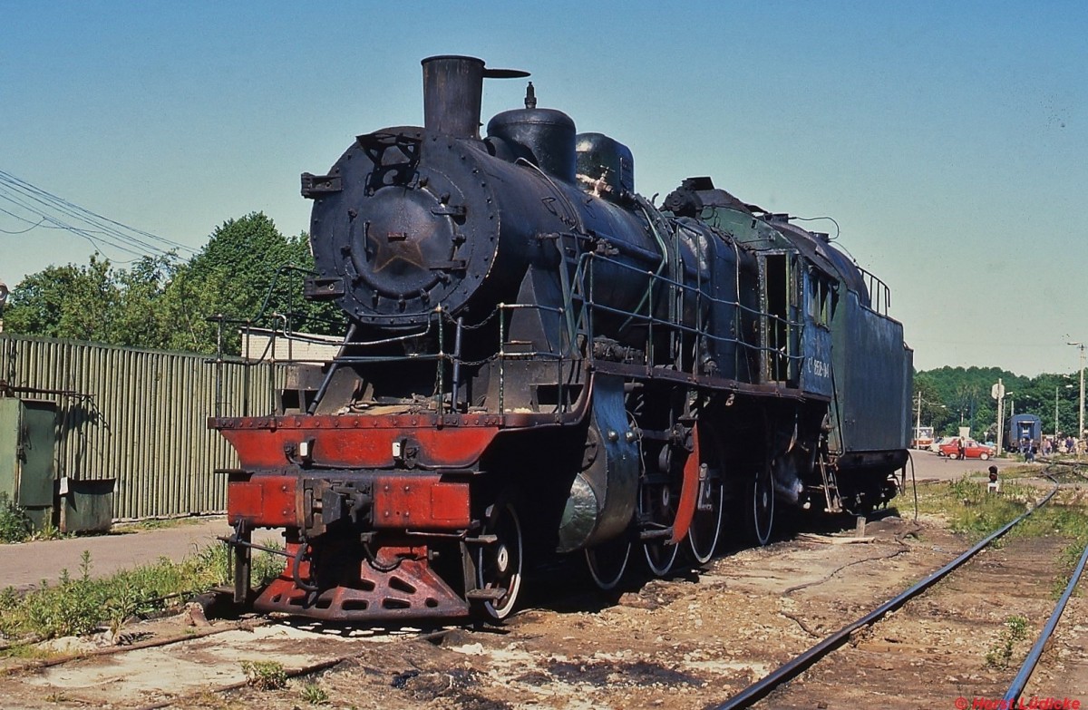 In Tallinn in unmittelbarer Nhe des Hauptbahnhofes war die SU 252-84 (Achsfolge 1'C1') am 07.06.1990 noch als Heizlokomotive im Einsatz