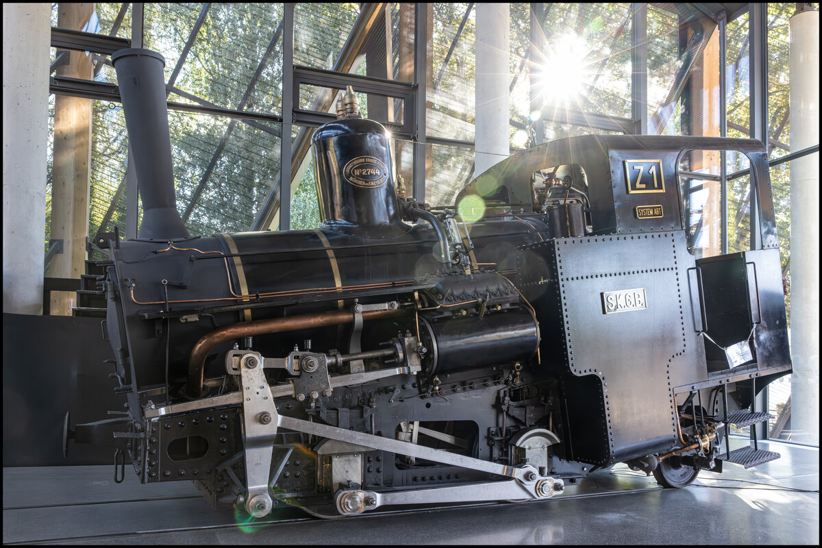 In der Talstation die in den letzten Jahren Neu errichtet wurde steht die  Z1  in der Empfangshalle als Monument für die Geschichte der Zahnradbahn auf den Schafberg. 15.09.2025 