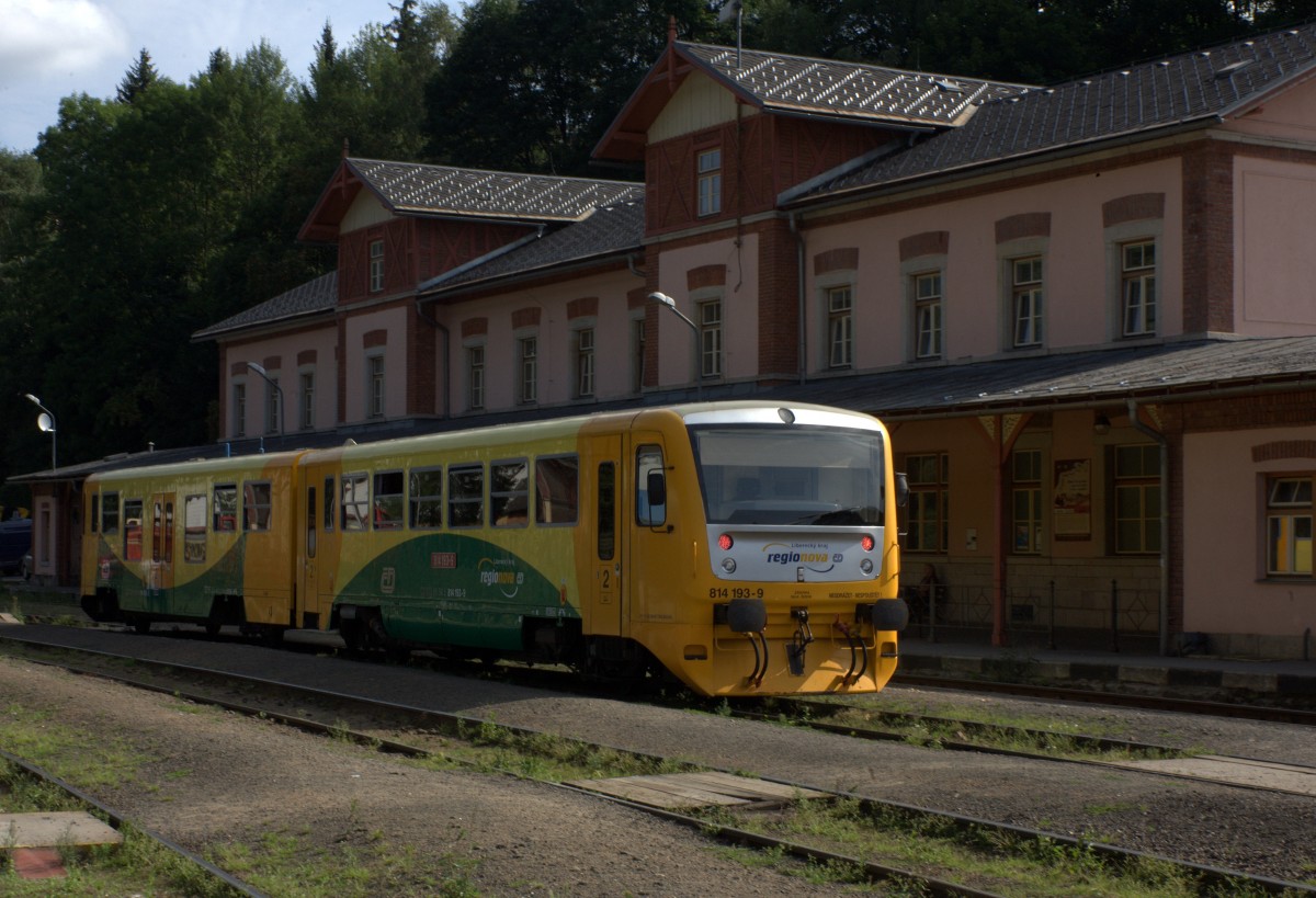 In Tanvald herrscht reger Zugverkehr, gerade eben ist 814 193-9 als IDOL 26266 aus
Zelezný Brod eingefahren.01.08.2014 09:36 Uhr