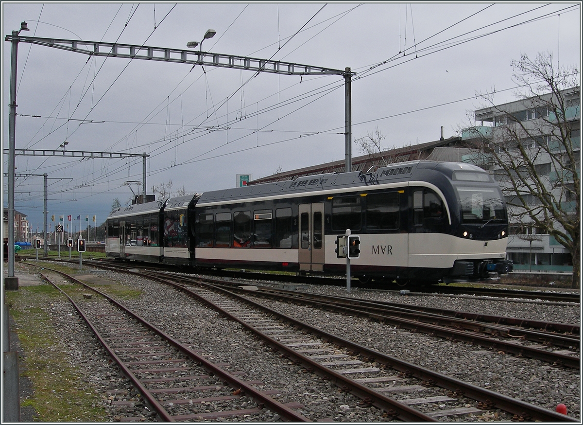 In textlicher Anlehnng an ein vor genau 10 Jahren eingestelltes Bild: Der Frhling lsst  auf sich warten nicht aber die neuen Stadler CEV MVR SURF  Srie Unifie pour Rseau Ferr mtrique  GTW ABeh 2/6; hier der ABeh 2/4 7504  Vevey  in Vevey am 29. Feb. 2016