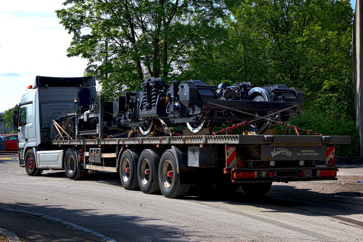 In Ulm wird ein Drehgestell für die BR 218 angeliefert.Bild Juni 2015
