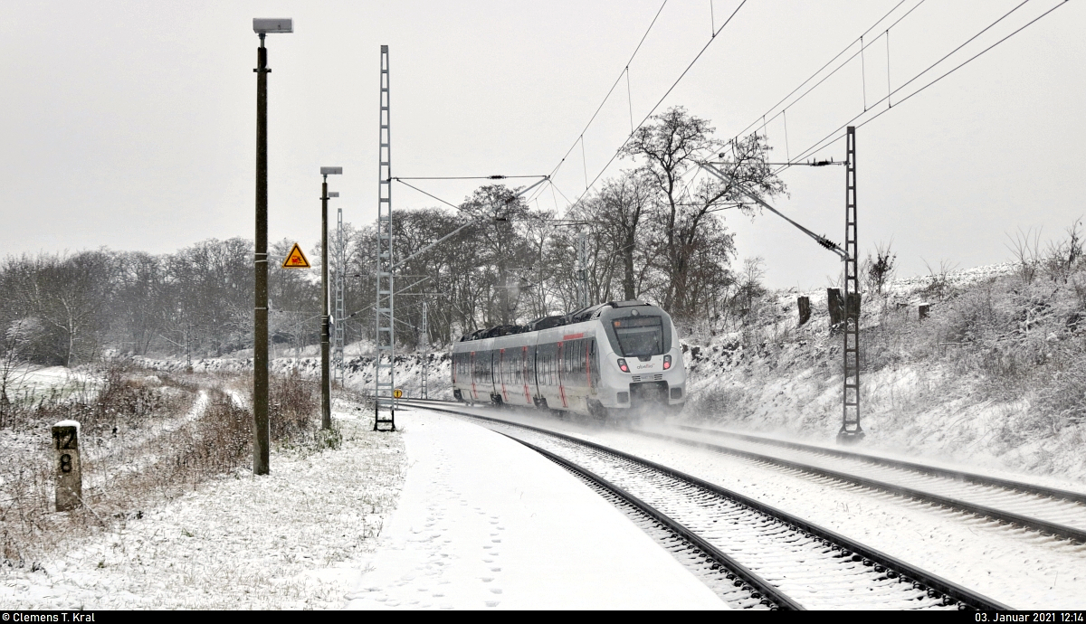 In diese umfangreiche Galerie konnte ich noch nie Bilder mit Schnee einsortieren. Das sollte sich in diesem Jahr ändern.
Hier ein Nachschuss auf 9442 102 (Bombardier Talent 2) im Hp Zscherben am km 12,8.

🧰 Abellio Rail Mitteldeutschland GmbH
🚝 RE 74726 (RE8) Halle(Saale)Hbf–Leinefelde
🚩 Bahnstrecke Halle–Hann. Münden (KBS 590)
🕓 3.1.2021 | 12:14 Uhr