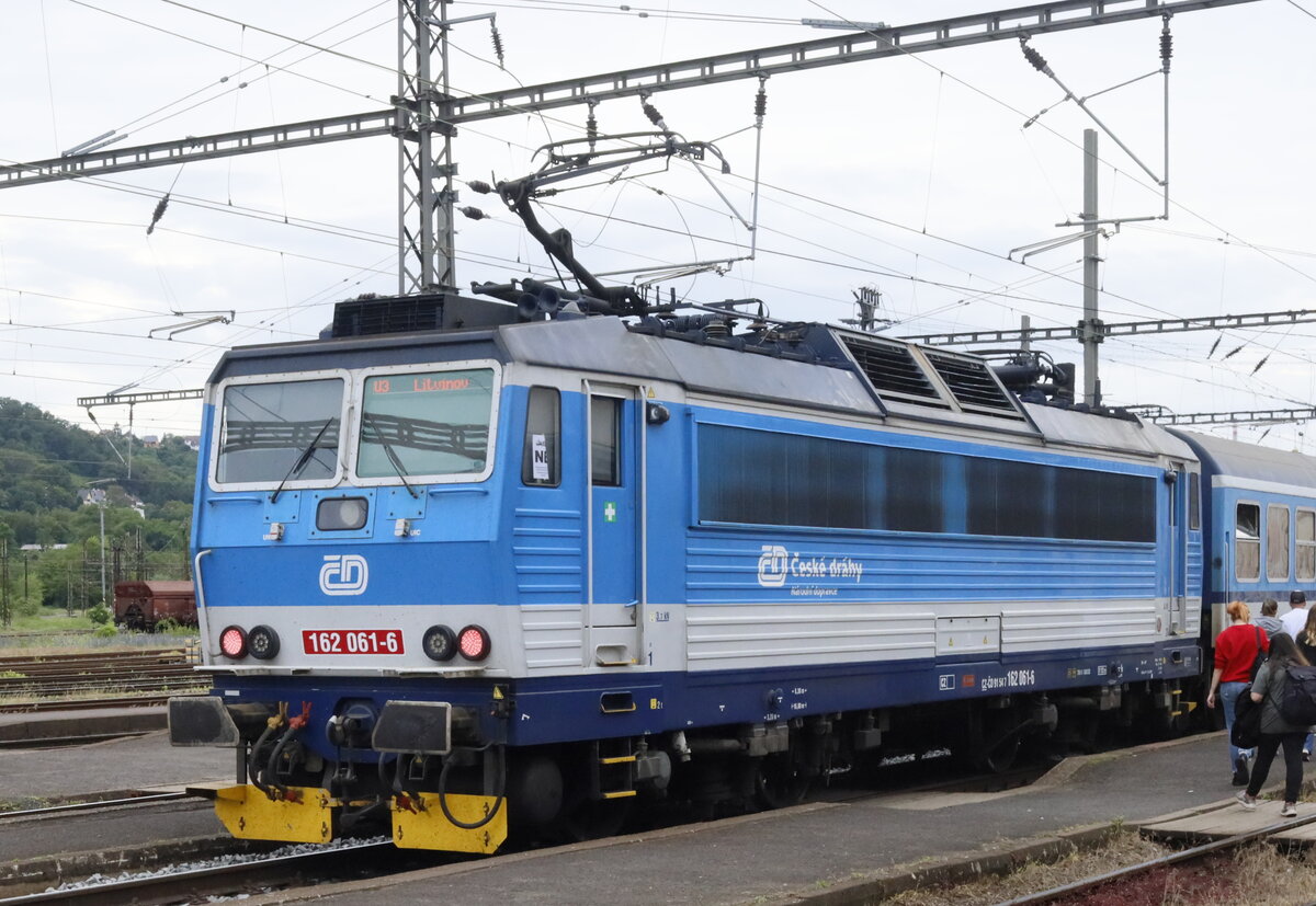 in Usti nad labem steht der OS nach Litvinow zur Abfahrt bereit, Schublok ist die 162 061 -6
24.05.2024 16:49 Uhr.