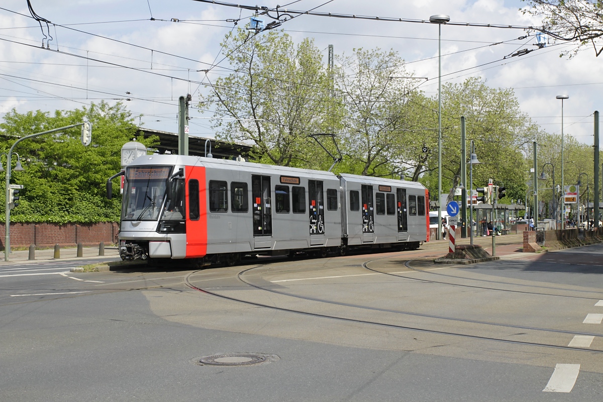 In der Vergangenheit wurden zahlreiche Probefahrten mit den HF6 unternommen, am 30.05.2021 ist der HF6 4308 als Fahrschule am Neusser Hauptbahnhof unterwegs