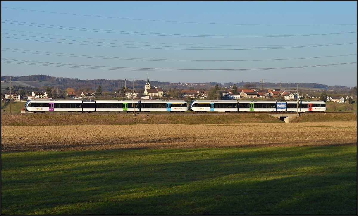 In der Weite des Thurtals. 

Zwei GTW 2/8 auf dem Weg nach Weinfelden bei Wigoltingen. Februar 2014.