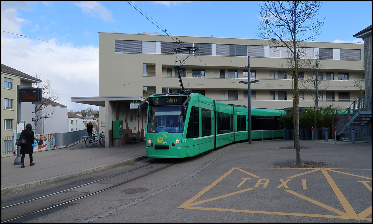 In der Wendeschleife - 

... der Basler Linie 2 in Binningen.

08.03.2019 (M)