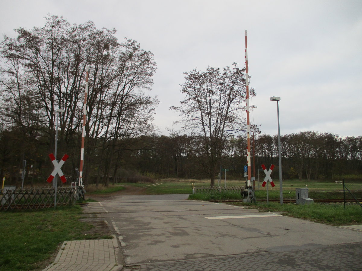In Wesenberg gibt es zwei mechanische Schranken.Die Schranke an der Ausfahrt nach Neustrelitz fotografierte ich am 24.November 2020.