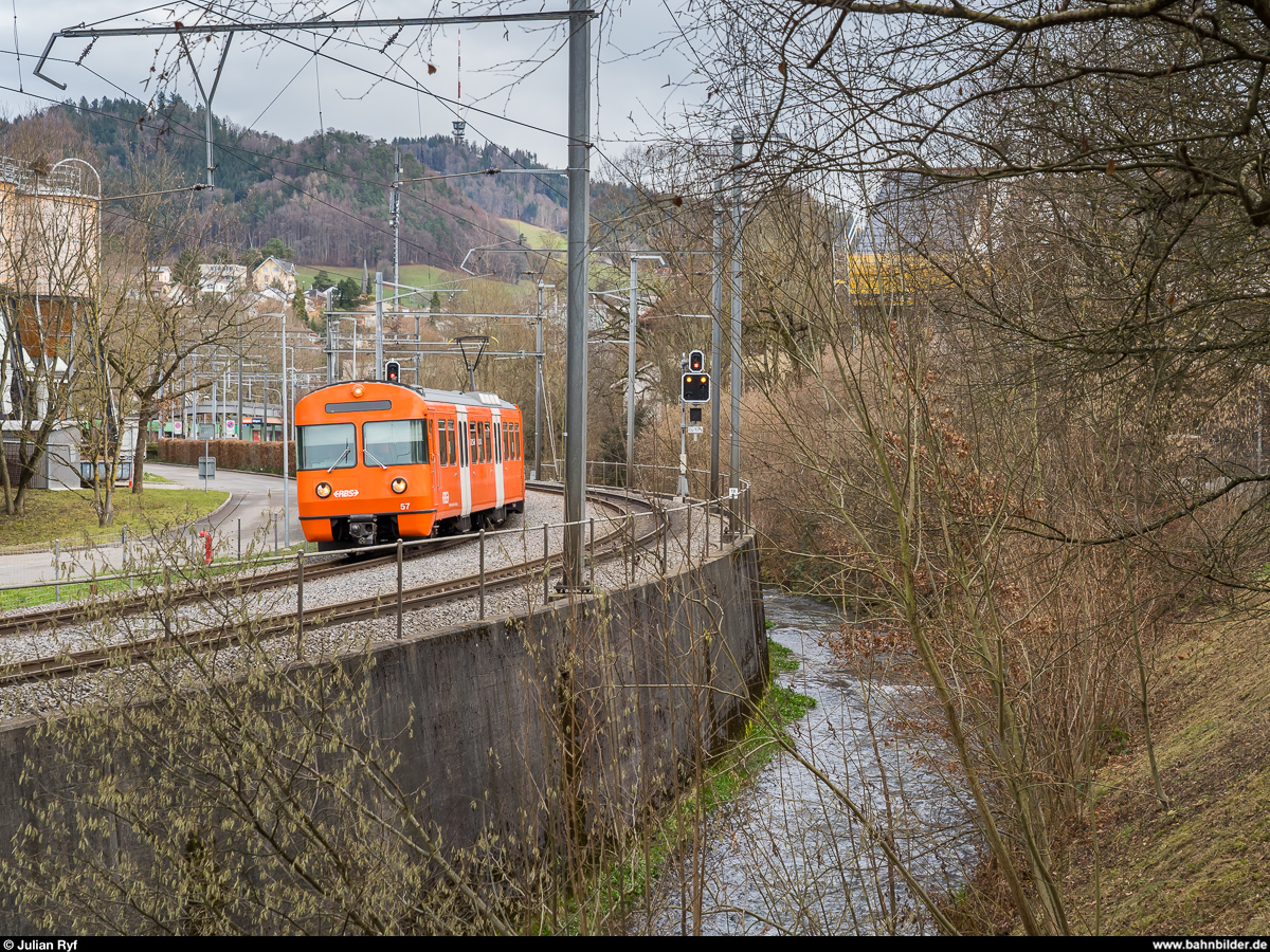 In der Woche vom 9. bis am 16. Dezember 2019 hiess es beim RBS  Tschüss Mandarinli . In dieser Woche wurden die letzten beiden Mandarinli noch einmal planmässig eingesetzt, bevor sie endgültig durch die neuen Worbla-Züge abgelöst wurden. Derzeit sind die Be 4/12 56 und 57 noch als Reserve vorhanden.<br>
Be 4/12 57 am 15. Dezember als S7 zwischen Ittigen und Papiermühle an der Worble.