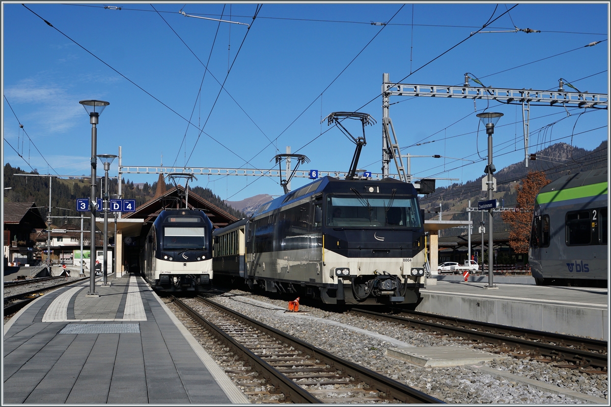 In Zweisimmen stehen die die MOB Ge 4/4 8004 mit einem Belle Epoque Zug und der MOB Be 4/4 9202  Alpina . 

25. November 2020