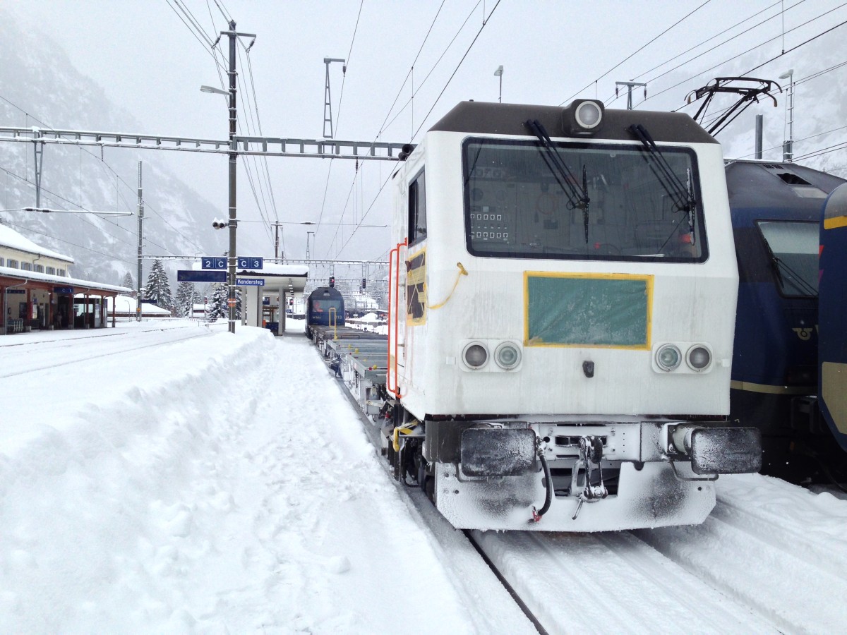 Inbetriebsetzung/Probefahrt des Cargosprinter/Cargopendelzuges RailExpress rXp der Sersa Group AG mit der BLS RE465 013-1 im Bahnhof Kandersteg am 01.02.2015.