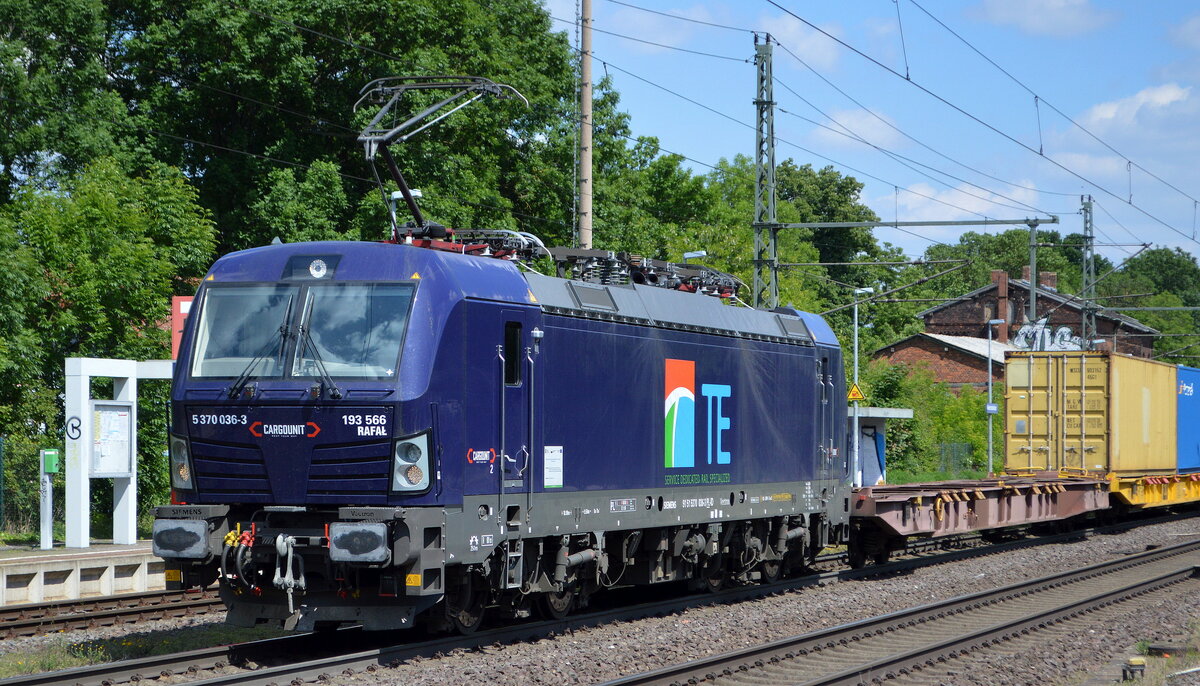 Industrial Division Sp. z o.o., Wrocław [PL]  5370 036-3  [Name: RAFAŁ][NVR-Nummer: 91 51 5370 036-3 PL-ID]  mit Containerzug am 02.06.22 Höhe Bf. Niederndodeleben (Nähe Magdeburg).