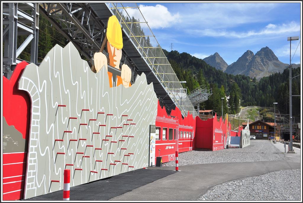 Infoarena beim Portal des Albulatunnel II in Preda. (15.09.2015)