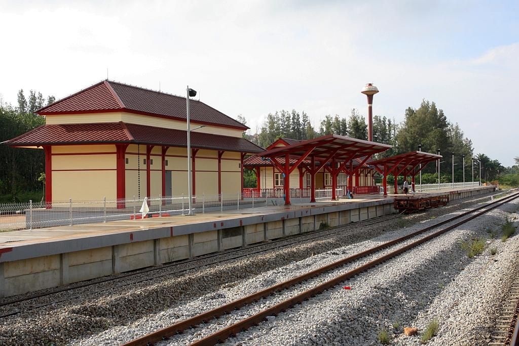 Infolge des 2 gleisige Ausbau der Southern Line wird auch die Saphli Station komplett neu errichtet. - Das Bild vom  08.Dezember 2023 zeigt den neuen Hausbahnsteig.