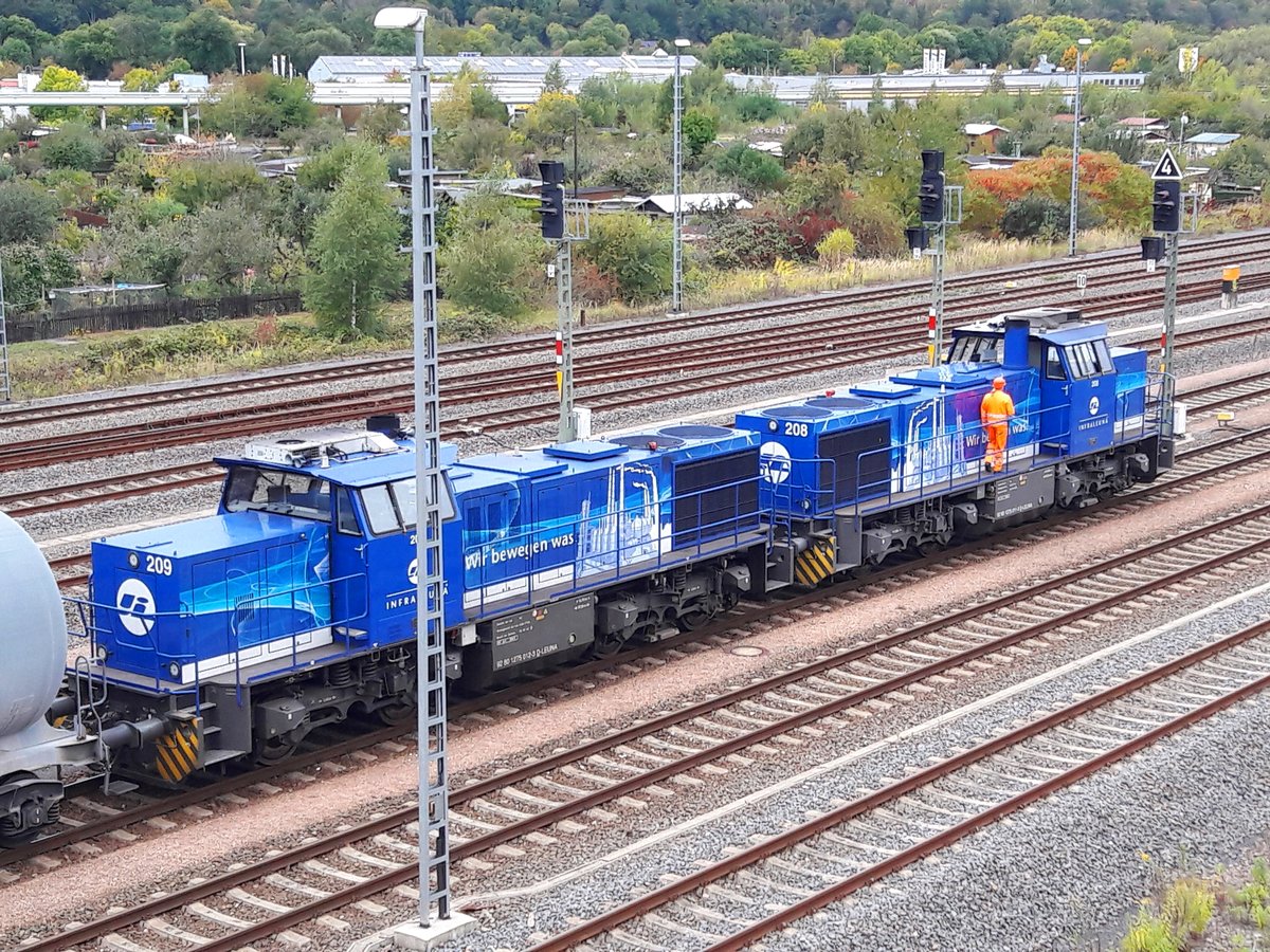 Infra Leuna 275 012-3 (209) und 275 011-5 (208) mit einem Kesselwagenzug in Gera Richtung Norden am 8.10.2019. G 1206