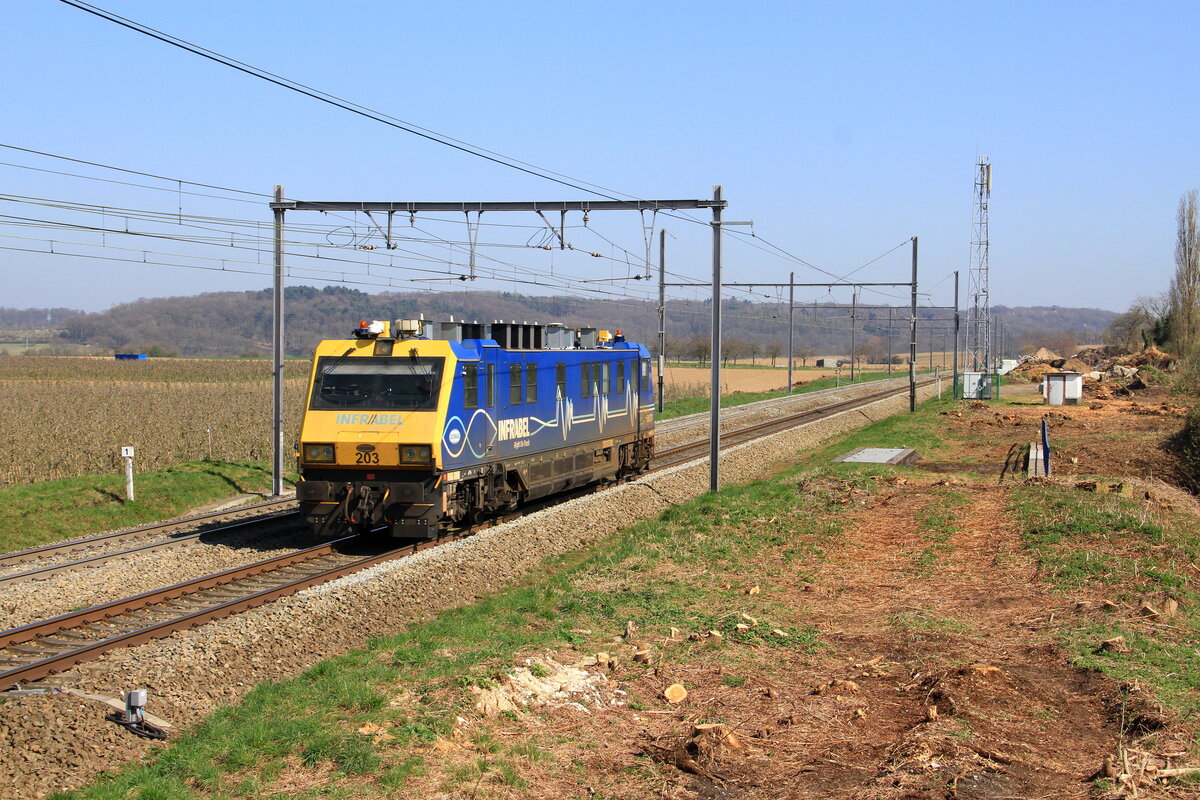 Infrabel EM203 is passing in Warsage, 27/3/2025