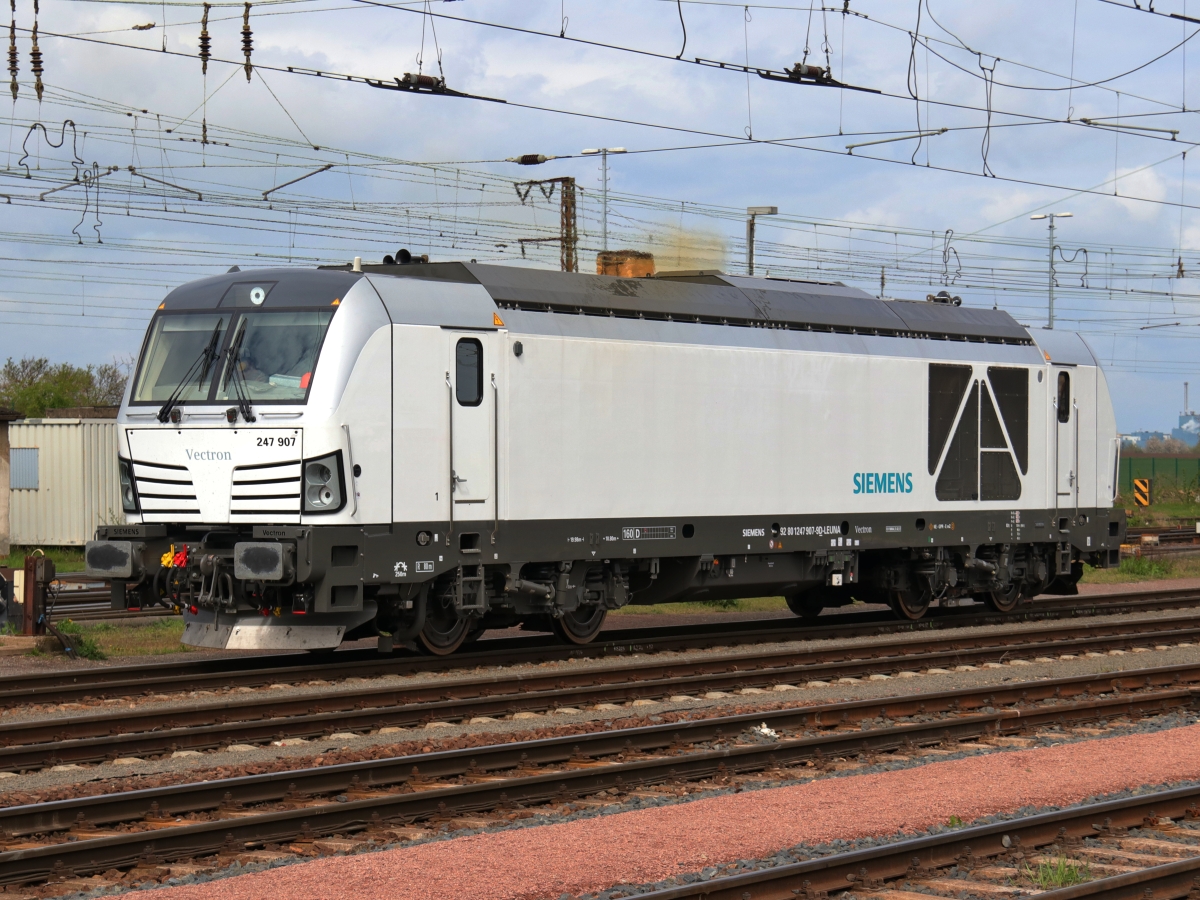 InfraLeuna 247 907-9 (NVR: 92 80 1247 907-9D-LEUNA) LZ am 13.04.2017 in Großkorbetha unterwegs...<p>
Weitere Bilder zum Thema Bahnfotografie gibt es auf meiner Site unter:<br> 
<a href= http://www.ralf-bueker.de/Ralf's Eisenbahnbilder.htm target= _blank >Ralf's Eisenbahnbilder
