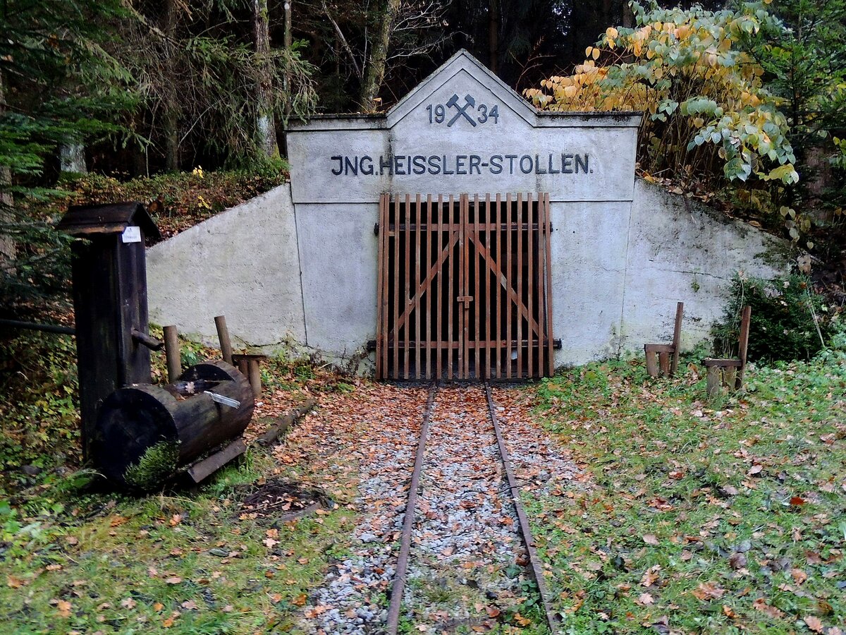 Ing.HEISSLER-STOLLEN (1934)liegt unweit des Flusses Antiesen mitten im Hausruckwald und hat ein Brünnlein vor dem Tore; 161104