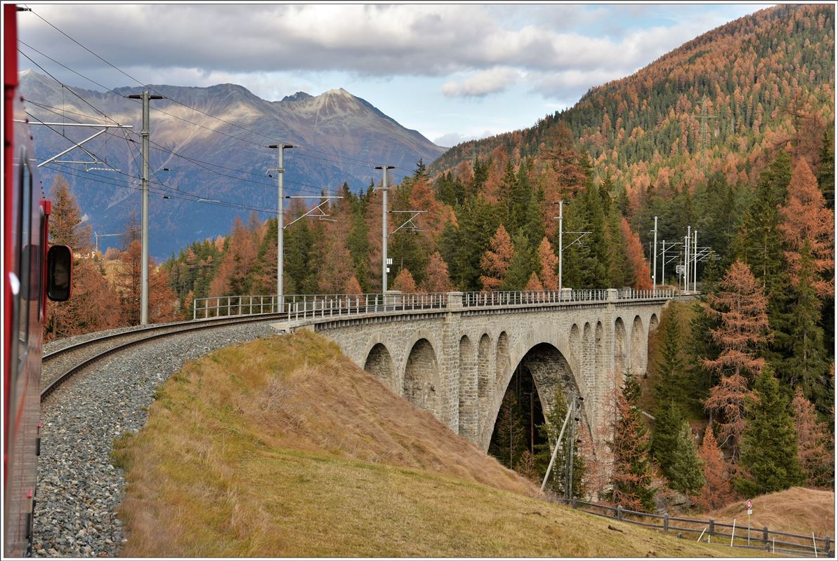 Innbrücke bei Cinuos-chel-Brail. (02.11.2016)