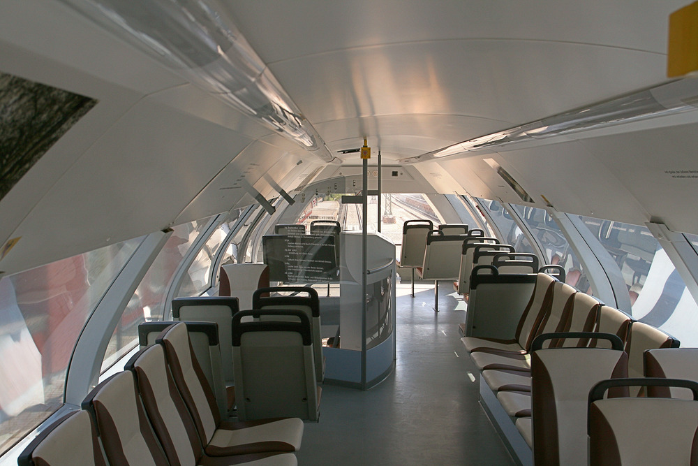 Innenaufnahme aus dem Doppelstock-Schienenbus 670 004  Fürst Franz  der Dessau-Wörlitzer-Eisenbahn.
Aufgenommen in Dessau am 23.07.2013.