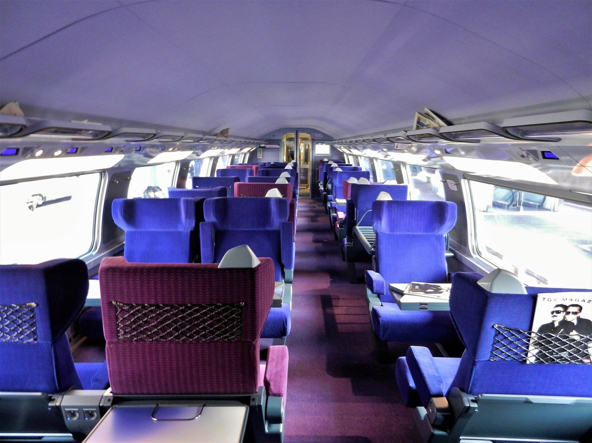 Inneneinrichtung 1. Klasse im Oberdeck des SNCF - TGV 4717 von Paris nach Zürich - 11.09.2012