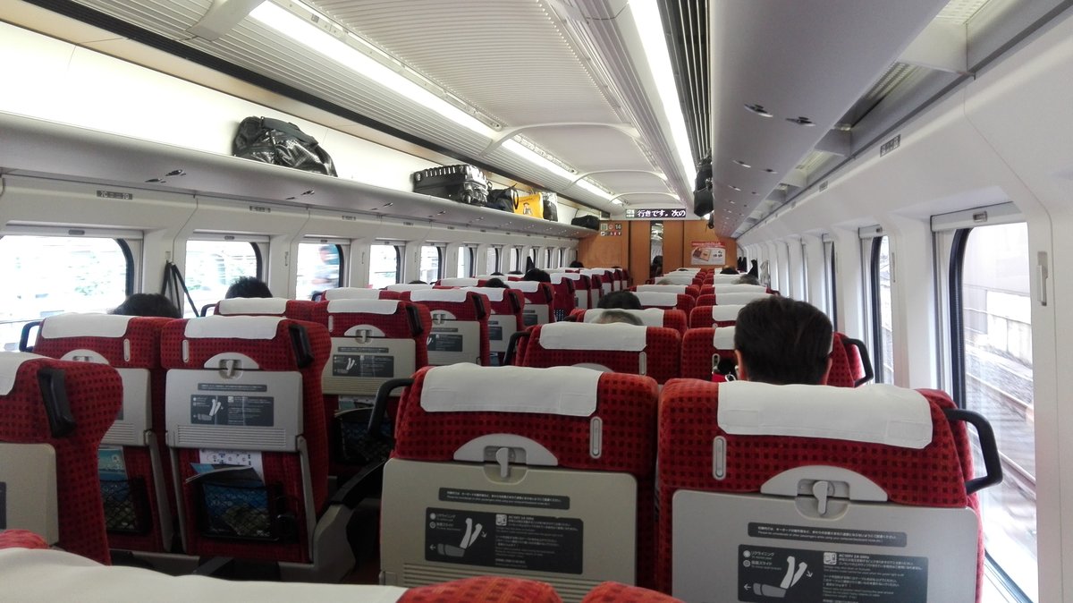 Innenraum der 2. Klasse im Tohoku-Shinkansen. Aufgenommen auf der Fahrt von Tokyo nach Sendai am 05.07.2019.