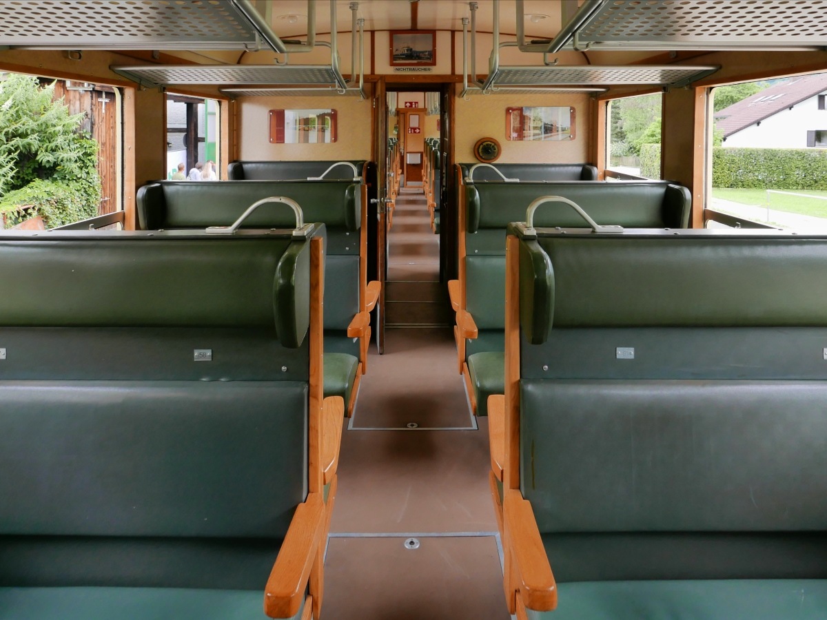 Innenraum des Triebwagen 4042.01 im Bahnhof Übelbach während der 100-Jahr-Feier der Strecke Peggau-Übelbach, 04.08.2019 
