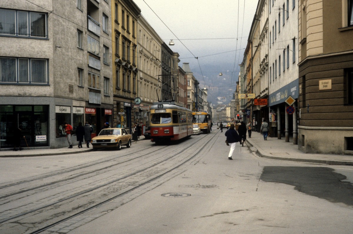 Innsbruck IVB SL 1 (DÜWAG-GT6 35) Andreas-Hofer-Strasse / Schöpfstrasse im Feber 1987.