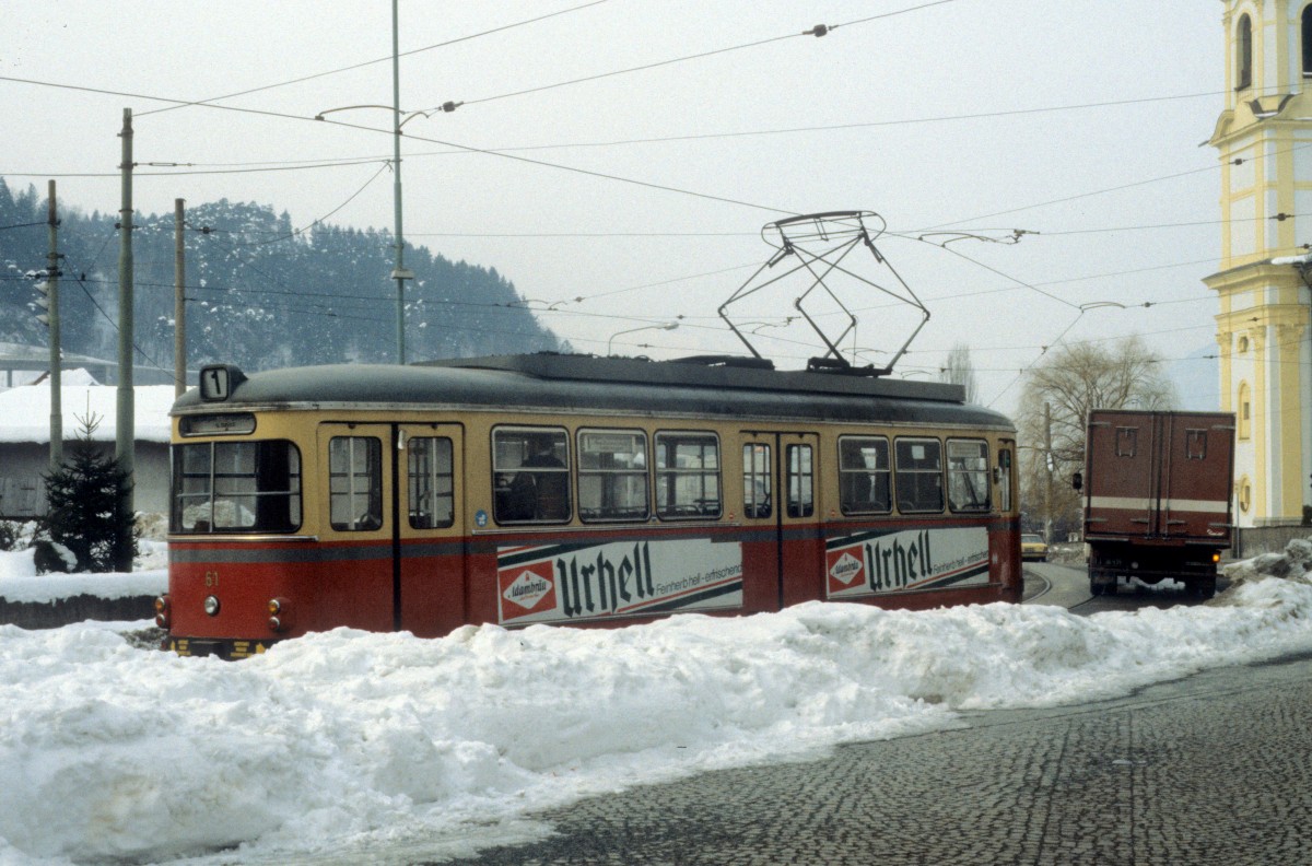 Innsbruck IVB SL 1 (Lohner-Grossraumtriebwagen 61) Wilten, Klostergasse am 23. Feber 1984.