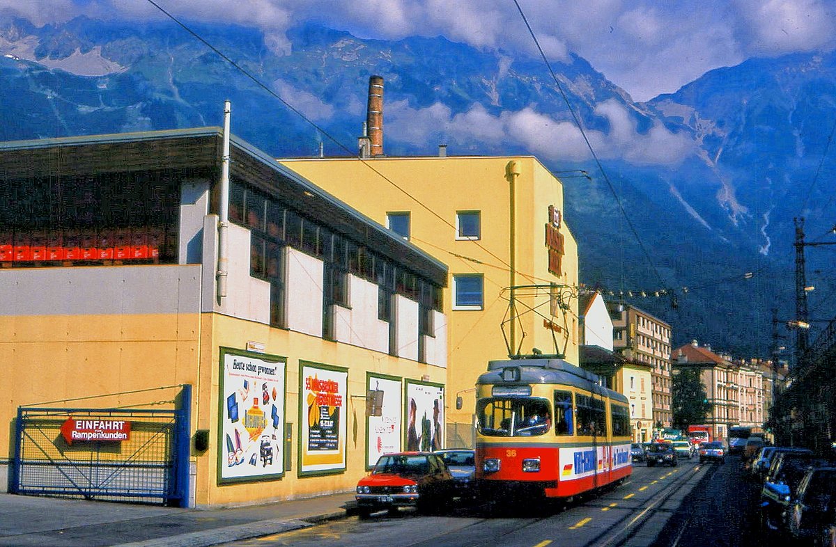 Innsbruck Tw 36 in der Ingenieur Etzel Straße, 10.09.1987.