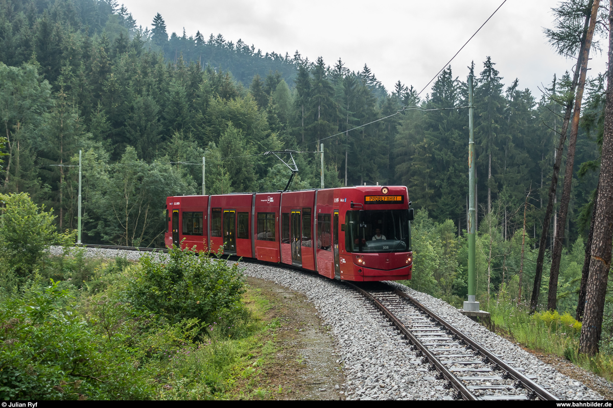 Innsbrucker Mittelgebirgsbahn/Tramlinie 6: Flexity 308 am 23. Juli 2018 auf Probefahrt zwischen Tantegert und Schönruh.