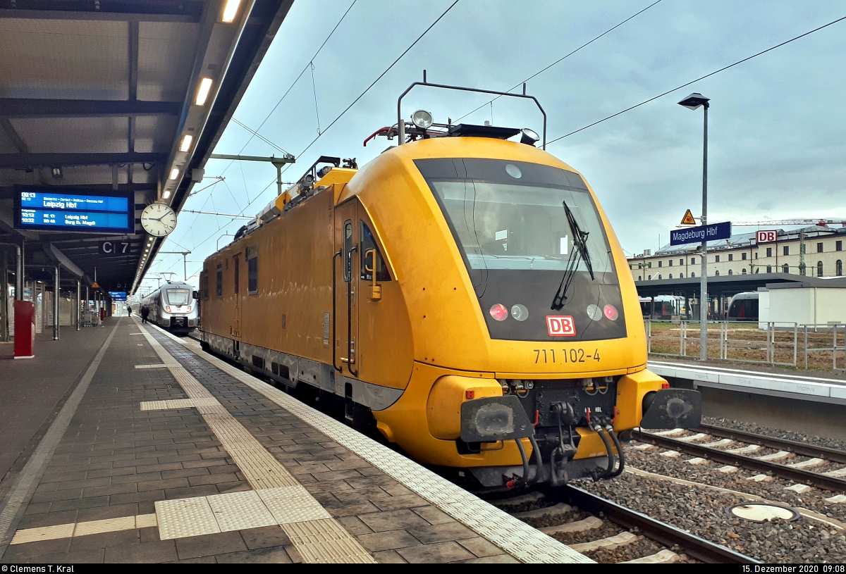Instandhaltungsfahrzeug für Oberleitungsanlagen 711 102-4 (schweres Nebenfahrzeug) steht in Magdeburg Hbf auf Gleis 7.

🧰 DB Netz AG, Maschinenpool
🕓 15.12.2020 | 9:08 Uhr

(Smartphone-Aufnahme)
(verbesserte Version)