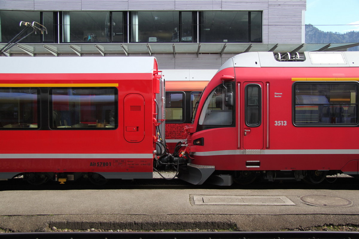 Instruktionsfahrten auf dem neuen Ait Steuerwagen für die Alvra Gliederzüge.Hier gekuppelt mit einem Allegra Triebzug.Landquart 27.02.17