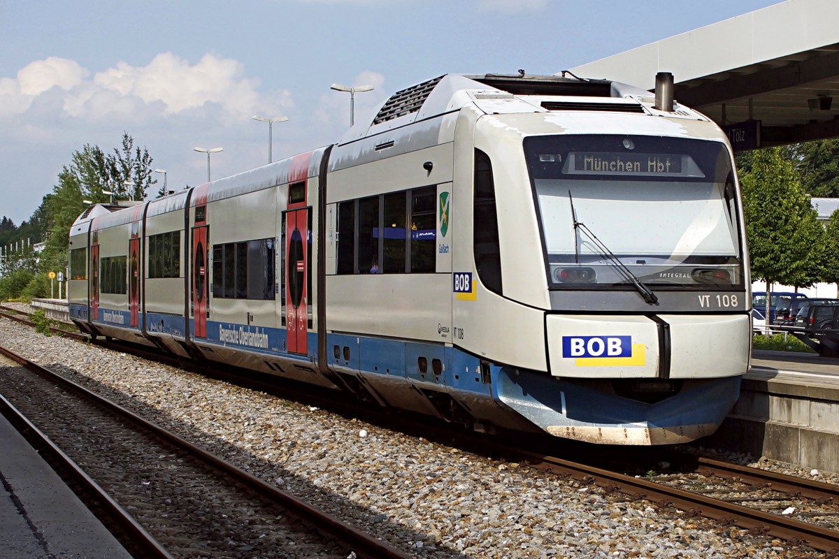 Integral-VT 108  Gaißach  der BOB am 06.07.2013 im Bahnhof Bad Tölz.