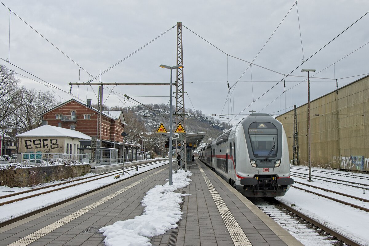 Intercity 2320 nach Dortmund im Bahnhof Letmathe (02.04.2022)