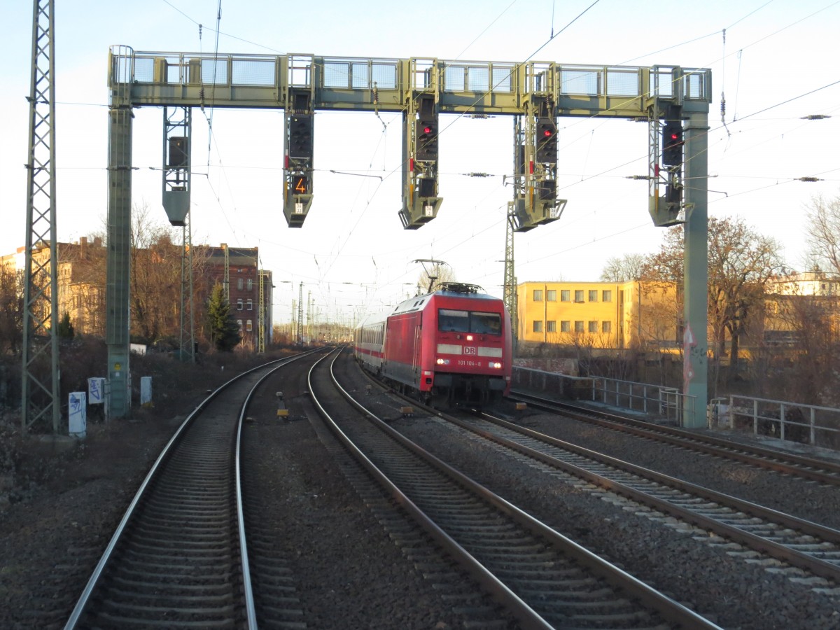 Intercity mit BR 101 am 14.02.2014 auf dem Weg nach Leipzig HBF bei der Durchfahrt durch Magdeburg Bukau 