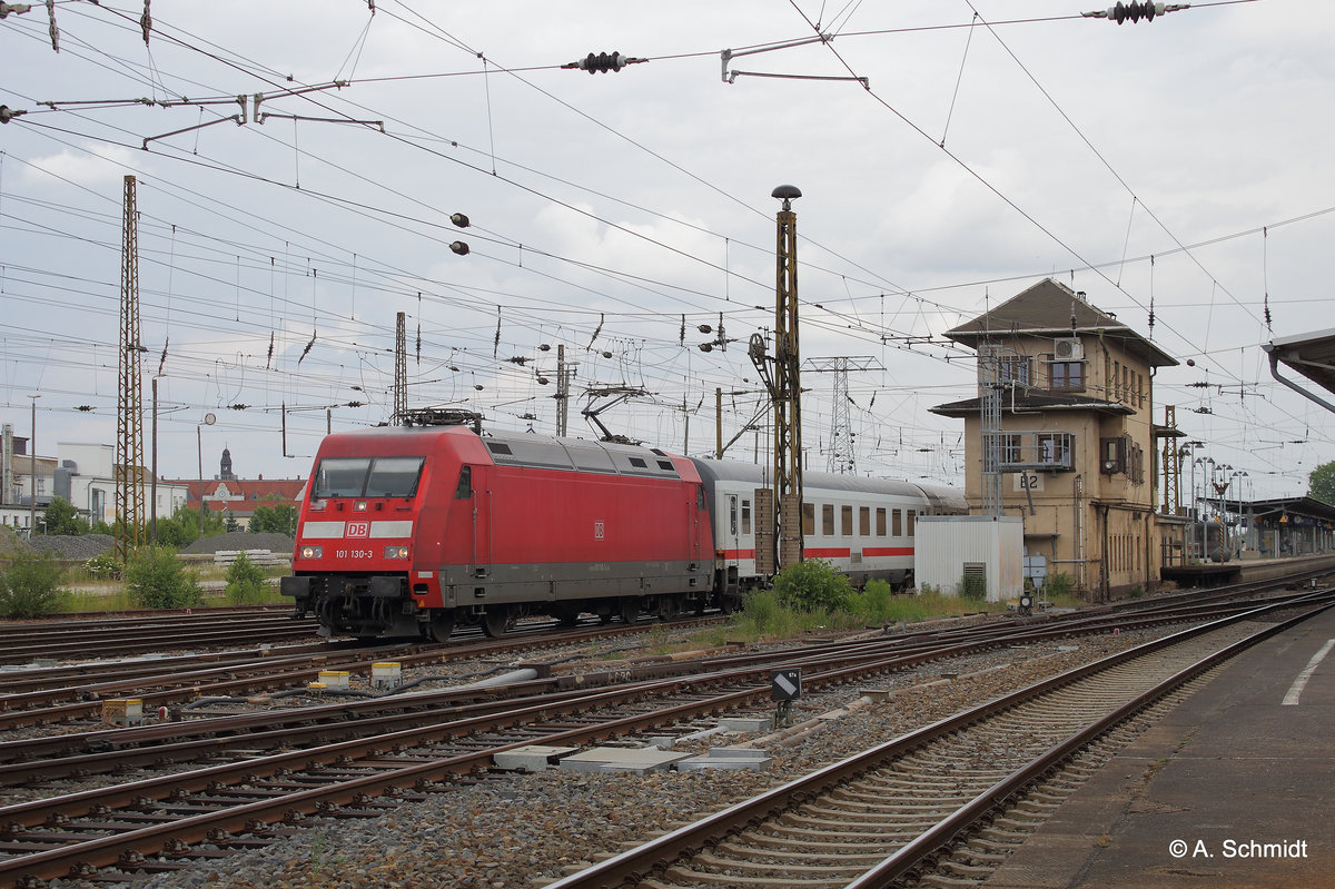 Intercity nach Wiesbaden bei der Abfahrt in Riesa am 11.06.2016 mit der 101 130 als Zuglok. 